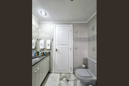 Apartamento à venda com 200m², 4 quartos e 3 vagas Apartamento à venda com 200m², 4 quartos e 3 vagasBanheiro da Suíte 4