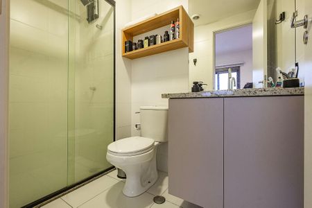 Banheiro Social de kitnet/studio à venda com 1 quarto, 25m² em Pinheiros, São Paulo