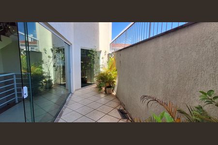 Casa à venda com 417m², 3 quartos e 6 vagas Casa à venda com 417m², 3 quartos e 6 vagasJardim de inverno