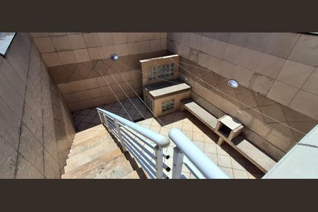 Casa à venda com 417m², 3 quartos e 6 vagas Casa à venda com 417m², 3 quartos e 6 vagasQuintal