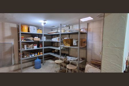 Casa à venda com 417m², 3 quartos e 6 vagas Casa à venda com 417m², 3 quartos e 6 vagasDepósito