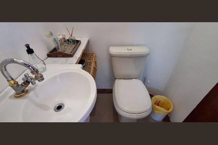 Casa à venda com 417m², 3 quartos e 6 vagas Casa à venda com 417m², 3 quartos e 6 vagasBanheiro Social