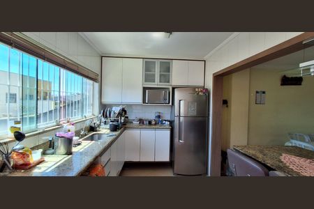 Casa à venda com 417m², 3 quartos e 6 vagas Casa à venda com 417m², 3 quartos e 6 vagasCozinha