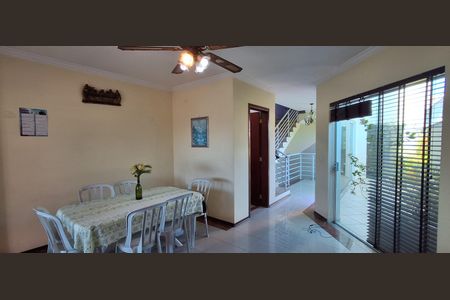 Casa à venda com 417m², 3 quartos e 6 vagas Casa à venda com 417m², 3 quartos e 6 vagasCopa