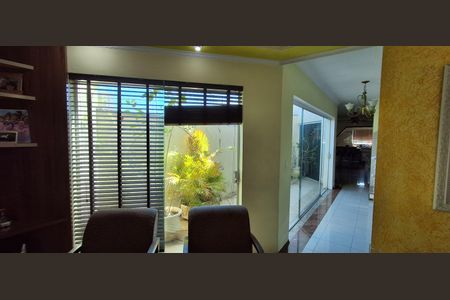 Casa à venda com 417m², 3 quartos e 6 vagas Casa à venda com 417m², 3 quartos e 6 vagasSala