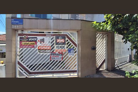 Casa à venda com 417m², 3 quartos e 6 vagas Casa à venda com 417m², 3 quartos e 6 vagasFachada