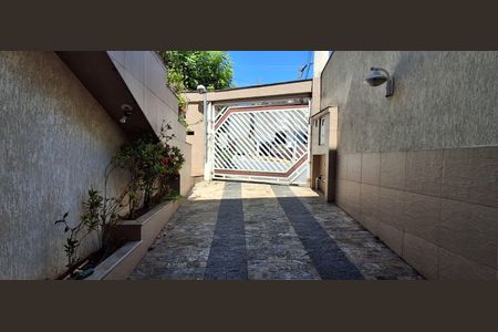 Casa à venda com 417m², 3 quartos e 6 vagas Casa à venda com 417m², 3 quartos e 6 vagasEntrada