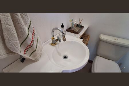 Casa à venda com 417m², 3 quartos e 6 vagas Casa à venda com 417m², 3 quartos e 6 vagasBanheiro Social