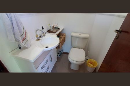 Casa à venda com 417m², 3 quartos e 6 vagas Casa à venda com 417m², 3 quartos e 6 vagasBanheiro Social