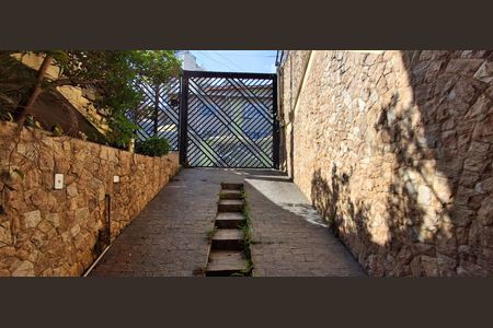 Casa à venda com 343m², 4 quartos e 6 vagas Casa à venda com 343m², 4 quartos e 6 vagasEntrada