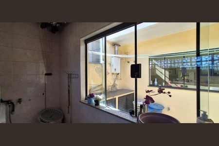 Casa à venda com 343m², 4 quartos e 6 vagas Casa à venda com 343m², 4 quartos e 6 vagasÁrea de Serviço