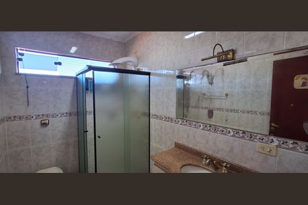 Casa à venda com 343m², 4 quartos e 6 vagas Casa à venda com 343m², 4 quartos e 6 vagasBanheiro Suíte 2