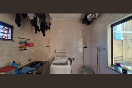 Casa à venda com 343m², 4 quartos e 6 vagas Casa à venda com 343m², 4 quartos e 6 vagasÁrea de Serviço