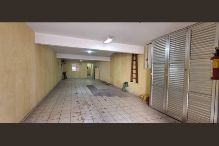 Casa à venda com 343m², 4 quartos e 6 vagas Casa à venda com 343m², 4 quartos e 6 vagasGaragem