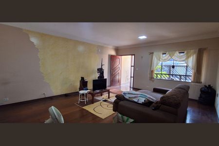 Casa à venda com 343m², 4 quartos e 6 vagas Casa à venda com 343m², 4 quartos e 6 vagasSala