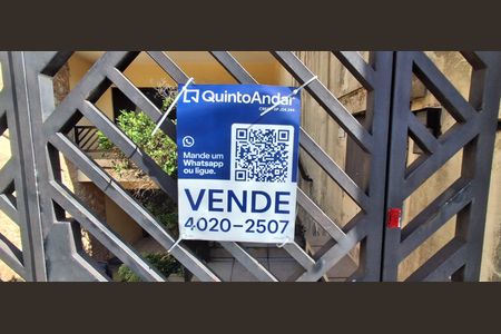 Casa à venda com 343m², 4 quartos e 6 vagas Casa à venda com 343m², 4 quartos e 6 vagasPlaquinha