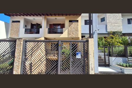 Casa à venda com 343m², 4 quartos e 6 vagas Casa à venda com 343m², 4 quartos e 6 vagasFachada