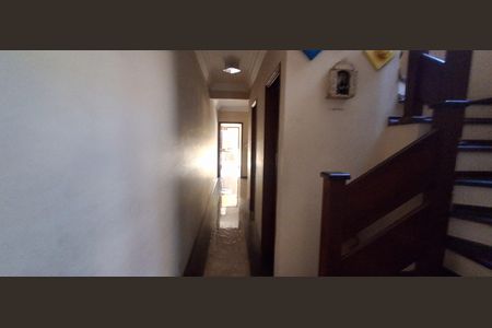 Casa à venda com 343m², 4 quartos e 6 vagas Casa à venda com 343m², 4 quartos e 6 vagasCorredor