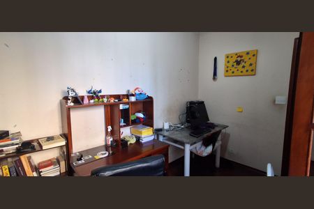 Casa à venda com 343m², 4 quartos e 6 vagas Casa à venda com 343m², 4 quartos e 6 vagasQuarto 1