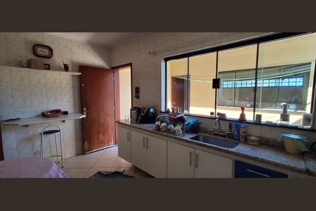 Casa à venda com 343m², 4 quartos e 6 vagas Casa à venda com 343m², 4 quartos e 6 vagasCozinha