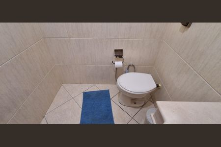 Casa à venda com 343m², 4 quartos e 6 vagas Casa à venda com 343m², 4 quartos e 6 vagasBanheiro Social 2