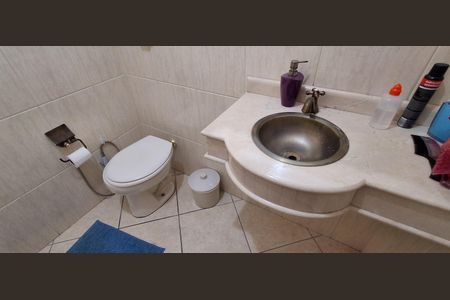 Casa à venda com 343m², 4 quartos e 6 vagas Casa à venda com 343m², 4 quartos e 6 vagasBanheiro Social 2