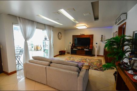 Sala de casa à venda com 4 quartos, 550m² em Grajaú, Rio de Janeiro