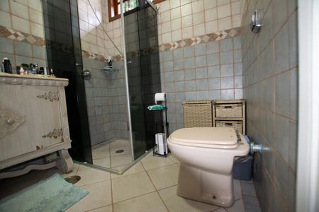Casa à venda com 402m², 3 quartos e 5 vagas Casa à venda com 402m², 3 quartos e 5 vagasBanheiro da suíte