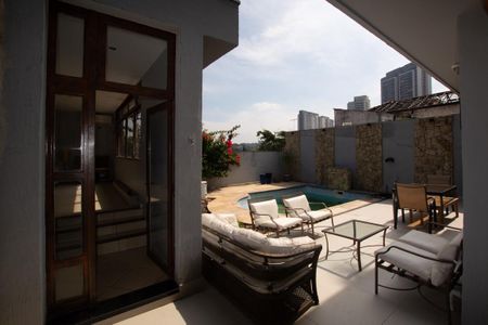 Casa à venda com 402m², 3 quartos e 5 vagas Casa à venda com 402m², 3 quartos e 5 vagasÁrea comum