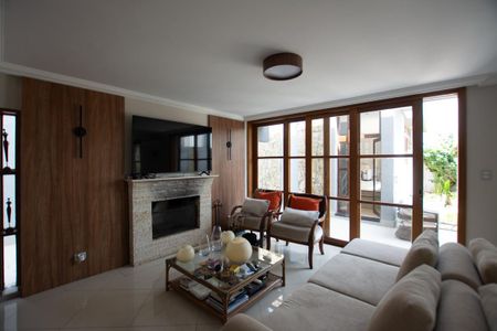 Casa à venda com 402m², 3 quartos e 5 vagas Casa à venda com 402m², 3 quartos e 5 vagasSala