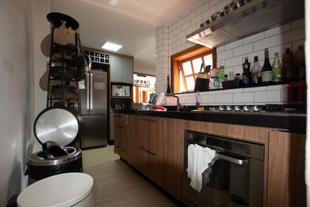 Casa à venda com 402m², 3 quartos e 5 vagas Casa à venda com 402m², 3 quartos e 5 vagasCozinha