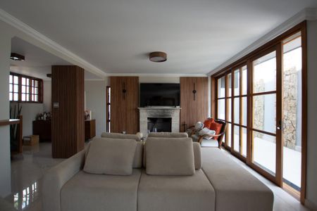 Casa à venda com 402m², 3 quartos e 5 vagas Casa à venda com 402m², 3 quartos e 5 vagasSala