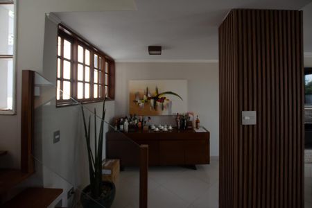 Casa à venda com 402m², 3 quartos e 5 vagas Casa à venda com 402m², 3 quartos e 5 vagasSala
