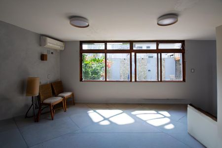 Casa à venda com 402m², 3 quartos e 5 vagas Casa à venda com 402m², 3 quartos e 5 vagasÁrea comum