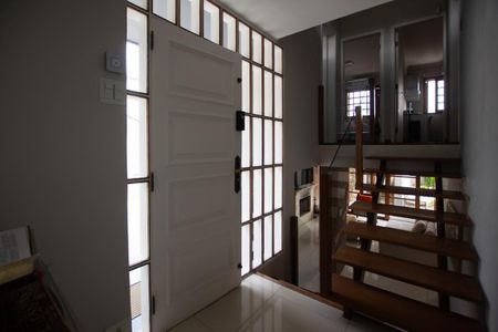 Casa à venda com 402m², 3 quartos e 5 vagas Casa à venda com 402m², 3 quartos e 5 vagasCorredor
