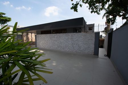 Casa à venda com 402m², 3 quartos e 5 vagas Casa à venda com 402m², 3 quartos e 5 vagasÁrea comum