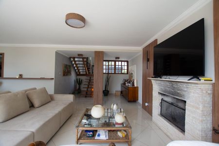 Casa à venda com 402m², 3 quartos e 5 vagas Casa à venda com 402m², 3 quartos e 5 vagasSala