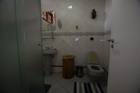 Casa à venda com 402m², 3 quartos e 5 vagas Casa à venda com 402m², 3 quartos e 5 vagasBanheiro social