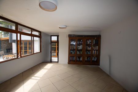 Casa à venda com 402m², 3 quartos e 5 vagas Casa à venda com 402m², 3 quartos e 5 vagasÁrea comum
