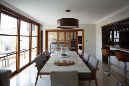 Casa à venda com 402m², 3 quartos e 5 vagas Casa à venda com 402m², 3 quartos e 5 vagasSala