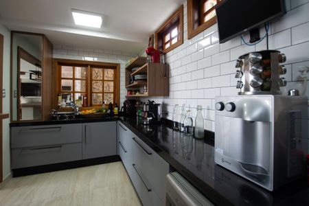 Casa à venda com 402m², 3 quartos e 5 vagas Casa à venda com 402m², 3 quartos e 5 vagasCozinha