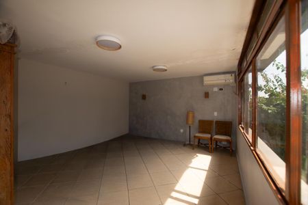 Casa à venda com 402m², 3 quartos e 5 vagas Casa à venda com 402m², 3 quartos e 5 vagasEdícula
