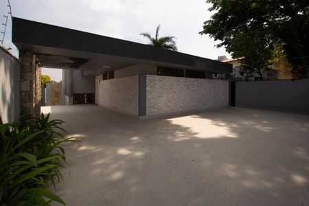 Casa à venda com 402m², 3 quartos e 5 vagas Casa à venda com 402m², 3 quartos e 5 vagasÁrea comum