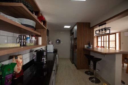 Casa à venda com 402m², 3 quartos e 5 vagas Casa à venda com 402m², 3 quartos e 5 vagasCozinha