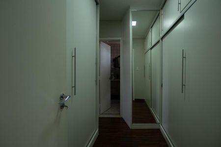 Casa à venda com 402m², 3 quartos e 5 vagas Casa à venda com 402m², 3 quartos e 5 vagasCloset da Suíte