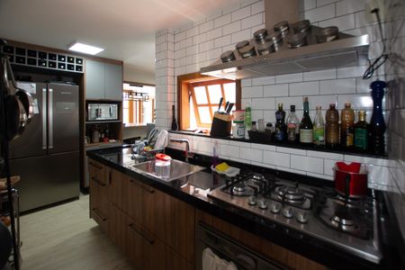 Casa à venda com 402m², 3 quartos e 5 vagas Casa à venda com 402m², 3 quartos e 5 vagasCozinha