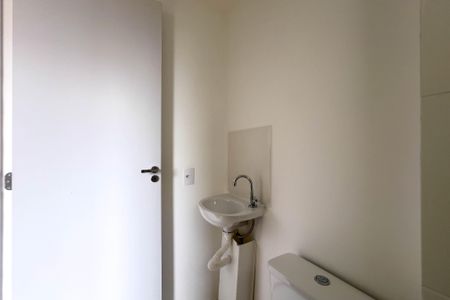 Banheiro de apartamento para alugar com 1 quarto, 20m² em Chácara Inglesa, São Paulo