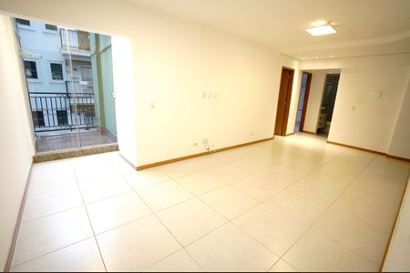 Sala de apartamento para alugar com 3 quartos, 69m² em Setor Bela Vista, Goiânia