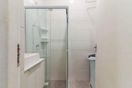 Banheiro de casa para alugar com 1 quarto, 24m² em Vila Butantã, São Paulo