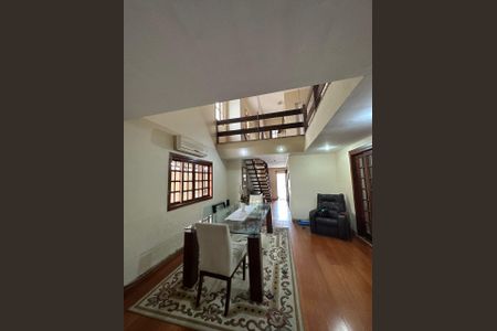 Casa para alugar com 4 quartos, 360m² em Piratininga, Niterói